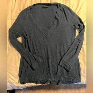 Women’s v-neck soft sweater